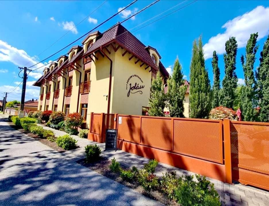 Jolan Pension & Restaurant Cicov エクステリア 写真