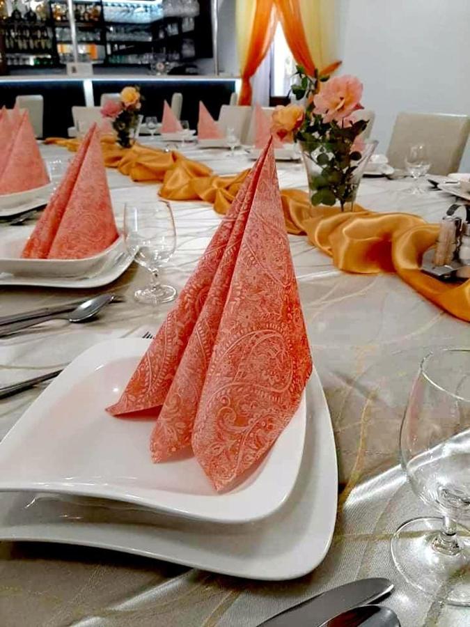 Jolan Pension & Restaurant Cicov エクステリア 写真