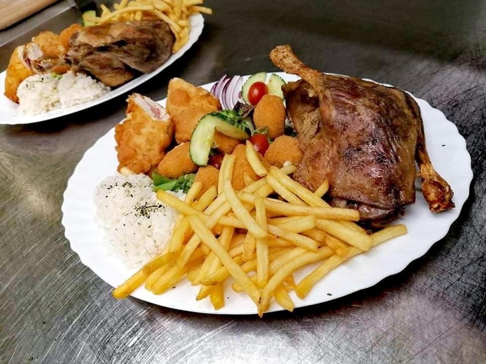 Jolan Pension & Restaurant Cicov エクステリア 写真