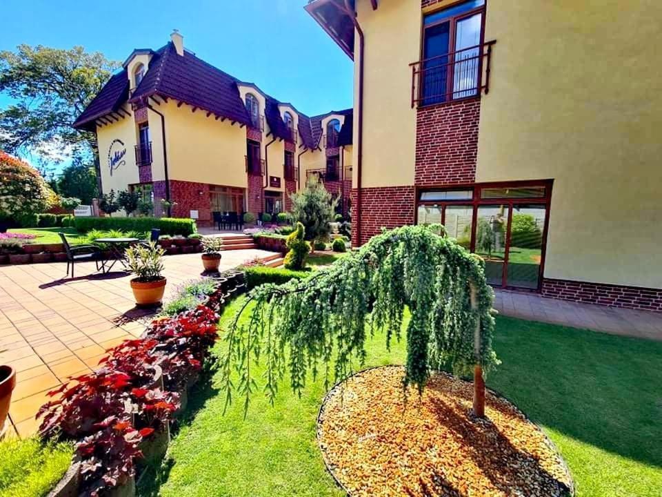 Jolan Pension & Restaurant Cicov エクステリア 写真