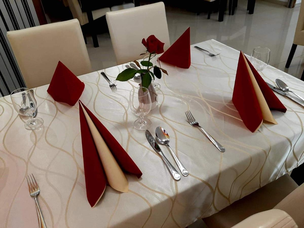 Jolan Pension & Restaurant Cicov エクステリア 写真
