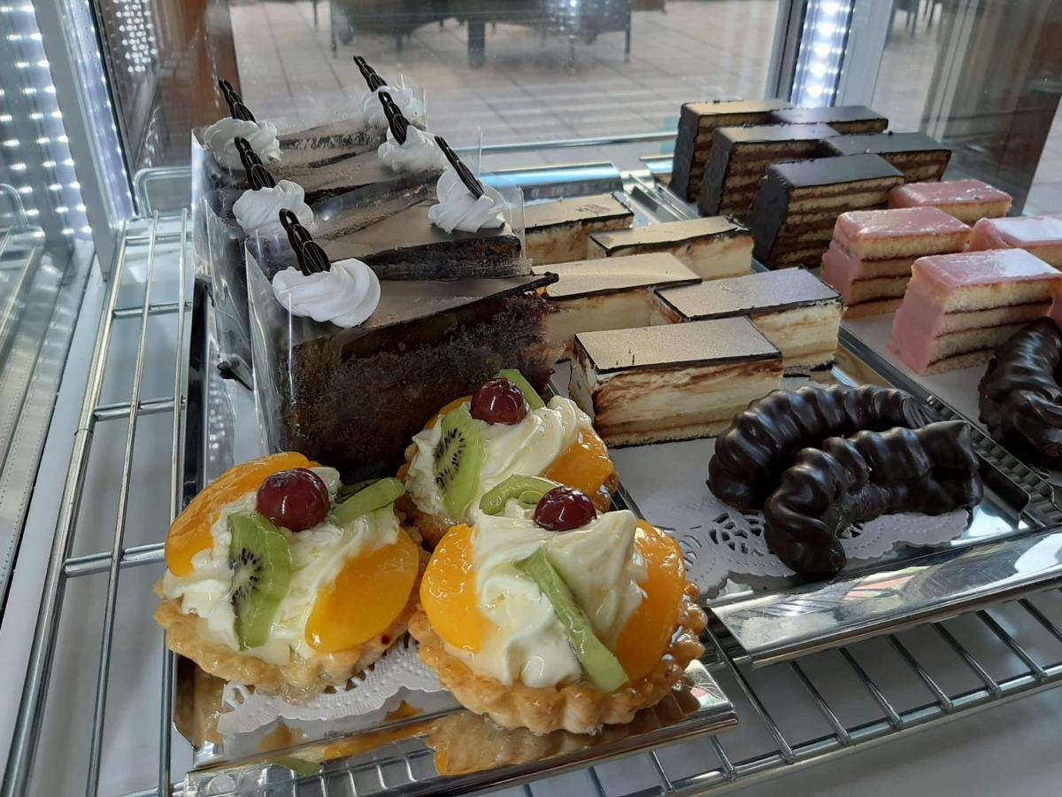 Jolan Pension & Restaurant Cicov エクステリア 写真